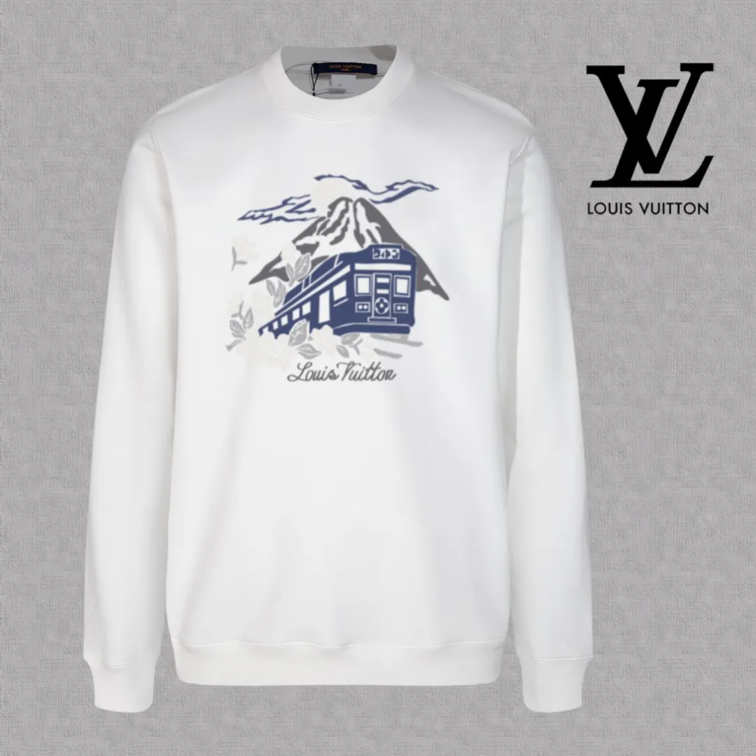 🅿️250 hot style on the shelves🔥❗ 💫〖Louis Vuitton LV〗 Fashionable round neck sweatshirt, casually matched with various styles, it is perfectly handsome😎The whole dress is made of double waistcoats, which makes the whole dress more three-dimensional. Not ordinary factories can do such fine work. The 2025 spring style counters are on sale, exquisite round neck terry sweatshirt, high-end double-strand pure cotton Customized drawstring ribs are dyed in the same vat and are complete with three standards. The chest craftsmanship adopts a simple and elegant pattern on the chest, which is easy to control for any age group! Fit and comfortable! Customized thickened 440g terry sweatshirt fabric, soft and comfortable to the touch, with a three-dimensional shape! 🙌🏻 It’s also very breathable, so it’s a versatile style that can be worn with any outfit! ✔Color: Black White Apricot Size: S M L XL 2XL